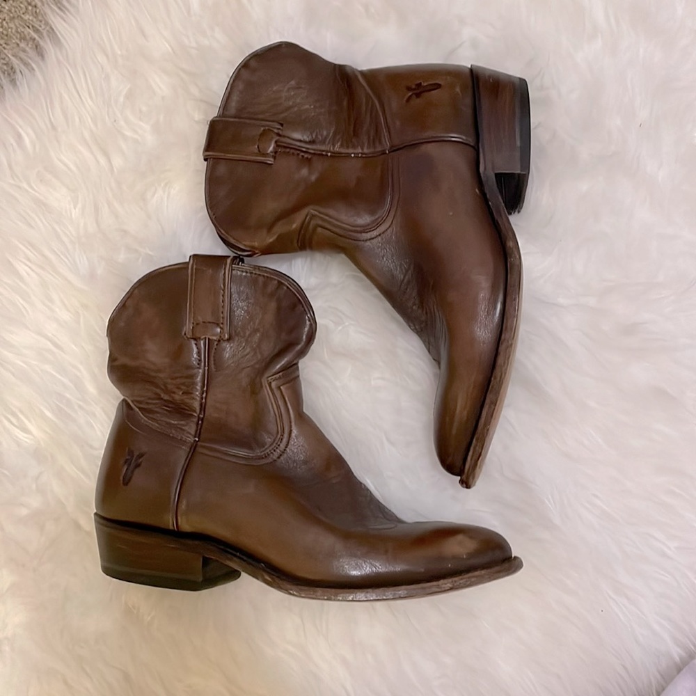 Frye Billy Short Western Boot. Women’s 7.5